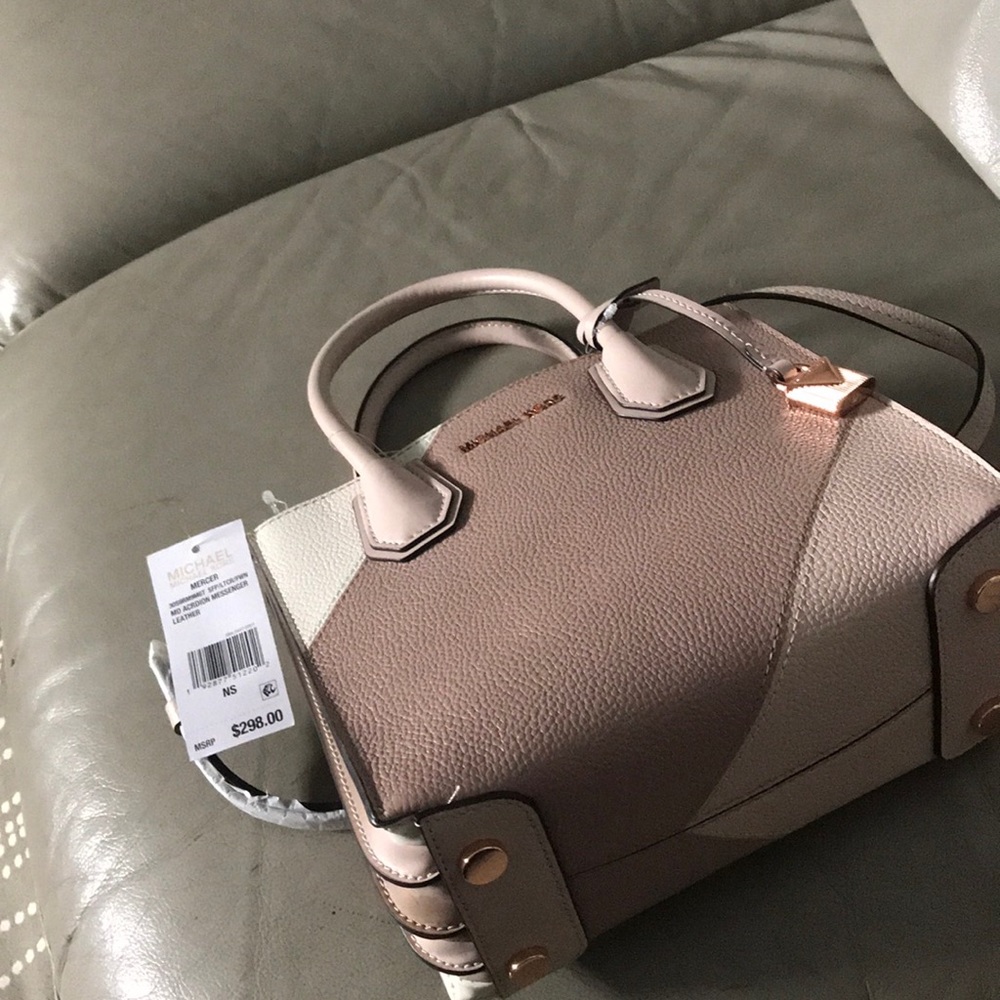 MICHAEL KORS Mercer MD Acrdion Messenger satchel - Picture 8 of 8